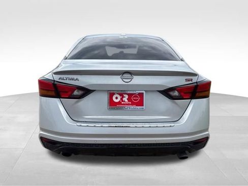 Used 2023 Nissan Altima 2.0 SR FWD image 9