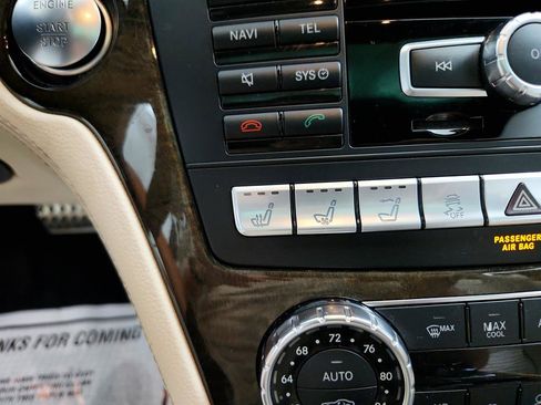 Used 2013 Mercedes-Benz SL 550 image 23