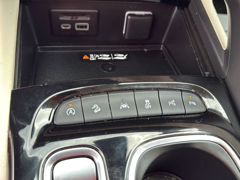 Used 2023 Buick Envision Avenir AWD/4WD image 25