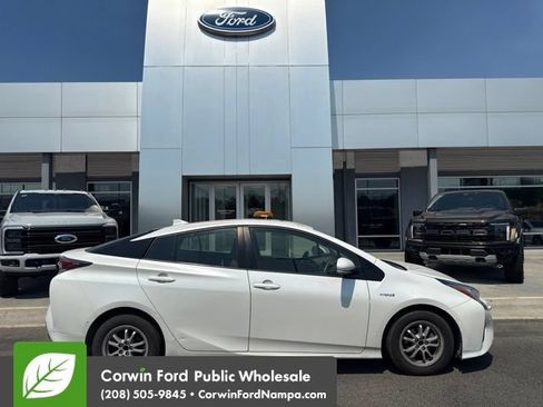 Used 2018 Toyota Prius Two w/ Prius Two Safety Plus Package FWD image 5