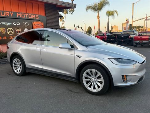 Used 2017 Tesla Model X 90D image 21