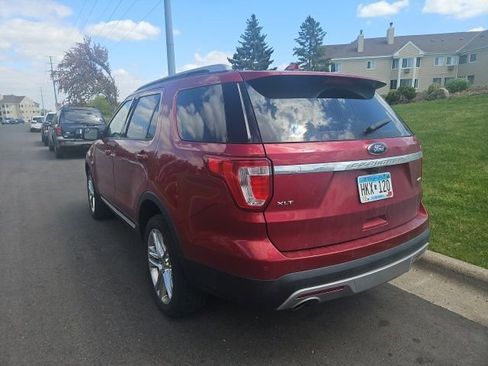 Used 2017 Ford Explorer XLT w/ Equipment Group 202A AWD/4WD image 6