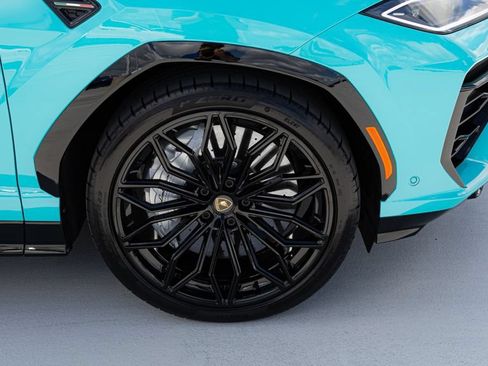 Used 2025 Lamborghini Urus SE AWD/4WD image 3