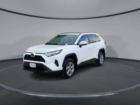 Used 2024 Toyota RAV4 XLE w/ Convenience Package FWD image 4