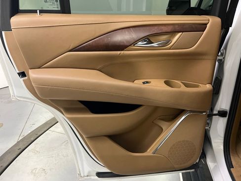 Used 2017 Cadillac Escalade Platinum image 28