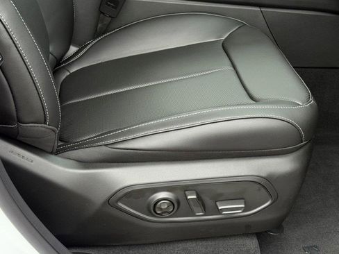 New 2025 Jeep Grand Cherokee L Limited w/ Luxury Tech Group II image 9