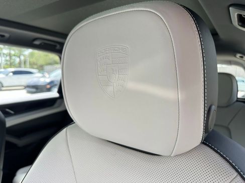 Used 2025 Porsche Cayenne S AWD/4WD image 17