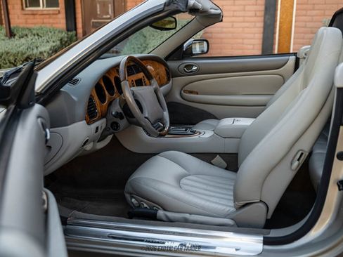 Used 2000 Jaguar XK8 Convertible RWD image 32