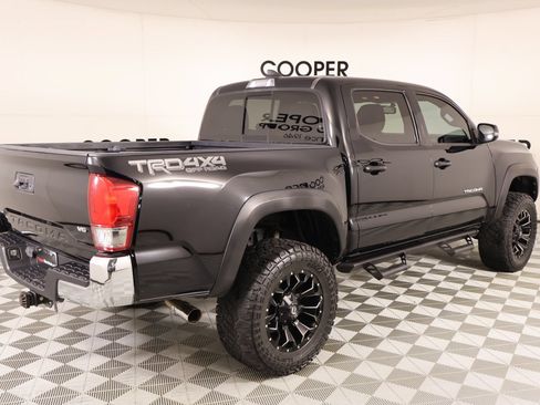 Used 2017 Toyota Tacoma TRD Off-Road w/ Tow Package (A/T) AWD/4WD image 20
