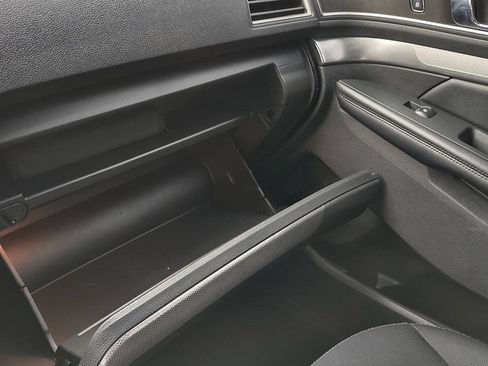 Used 2018 Ford Explorer XLT w/ Equipment Group 201A AWD/4WD image 28