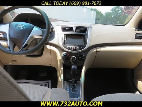 Used 2012 Hyundai Accent GLS FWD image 18