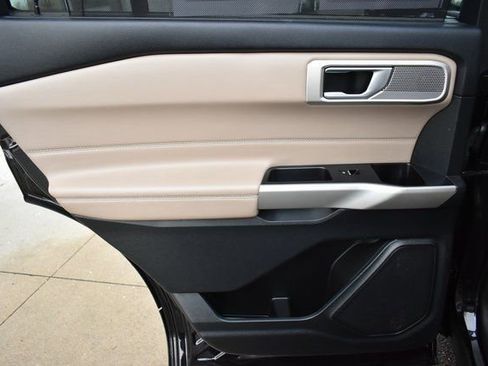 Used 2023 Ford Explorer Limited image 36