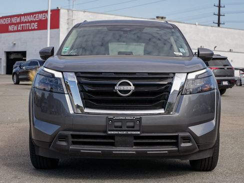 Used 2025 Nissan Pathfinder SV FWD image 9