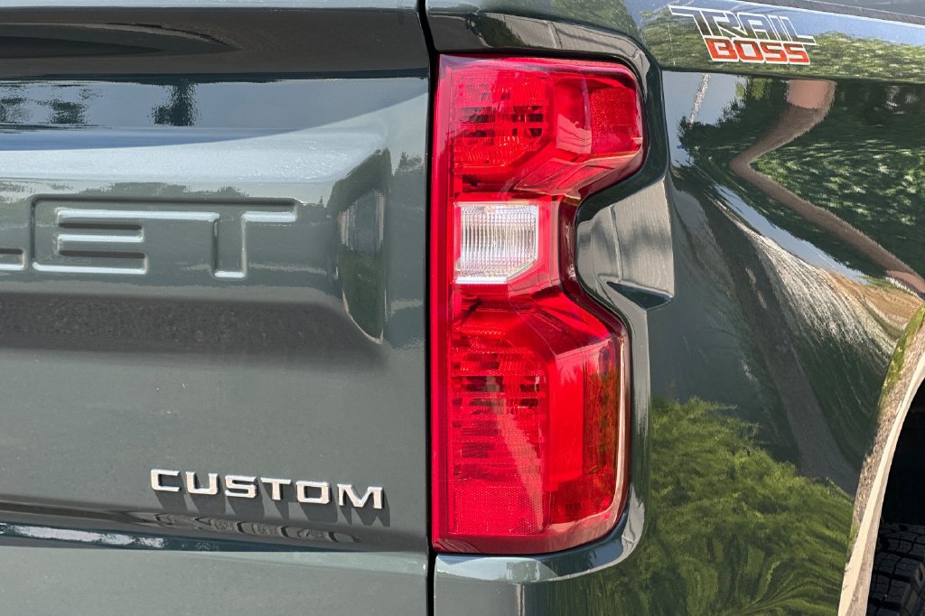 Used 2025 Chevrolet Silverado 1500 Custom Trail Boss AWD/4WD image 27