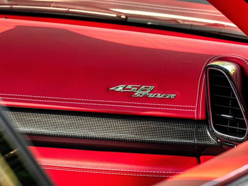 Used 2013 Ferrari 458 Spider image 27