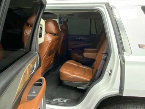 Used 2016 Cadillac Escalade Premium image 36