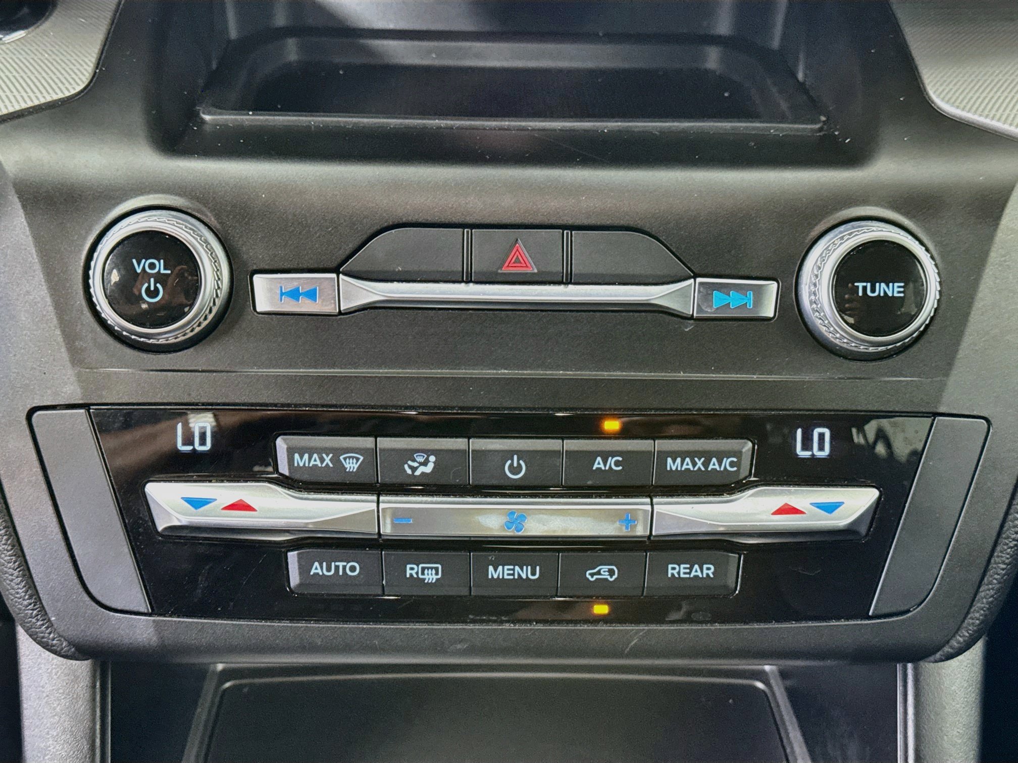 Used 2020 Ford Explorer XLT AWD/4WD image 15