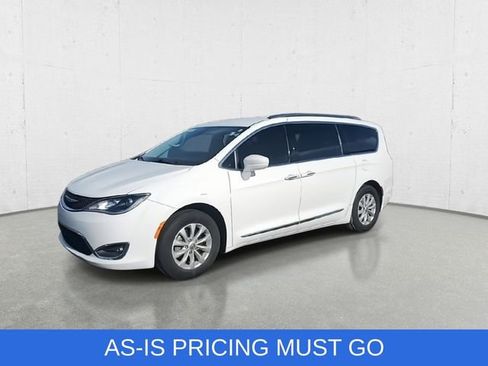 Used 2018 Chrysler Pacifica Touring-L Plus image 4