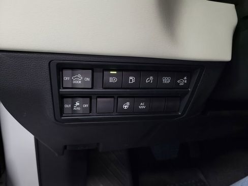 Used 2023 Toyota Tundra Capstone AWD/4WD image 23