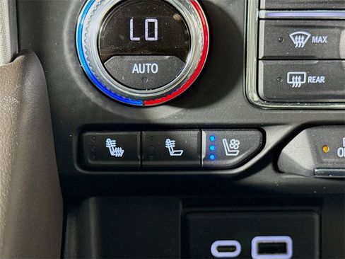 Used 2021 GMC Yukon XL SLT w/ SLT Premium Package image 19