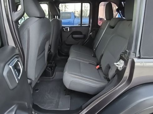 Used 2024 Jeep Wrangler Willys image 25