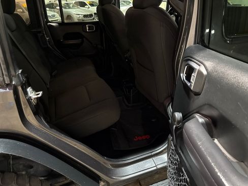 Used 2018 Jeep Wrangler Unlimited Sport AWD/4WD image 11