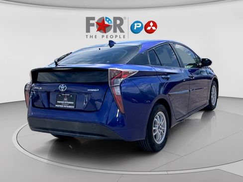 Used 2017 Toyota Prius Two w/ Carpet Mat Package FWD image 5