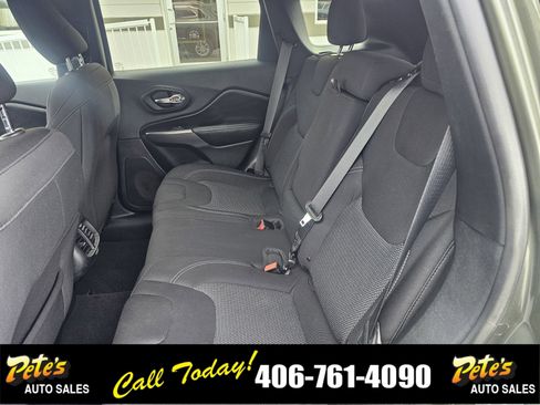 Used 2019 Jeep Cherokee Latitude w/ Popular Appearance Group AWD/4WD image 12