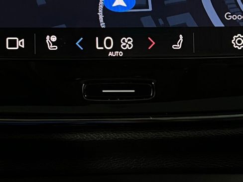 Used 2023 Volvo XC40 B5 Plus w/ Protection Package Premier image 19