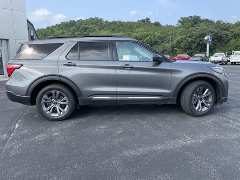 Used 2025 Ford Explorer Active w/ Active Comfort Package AWD/4WD image 2