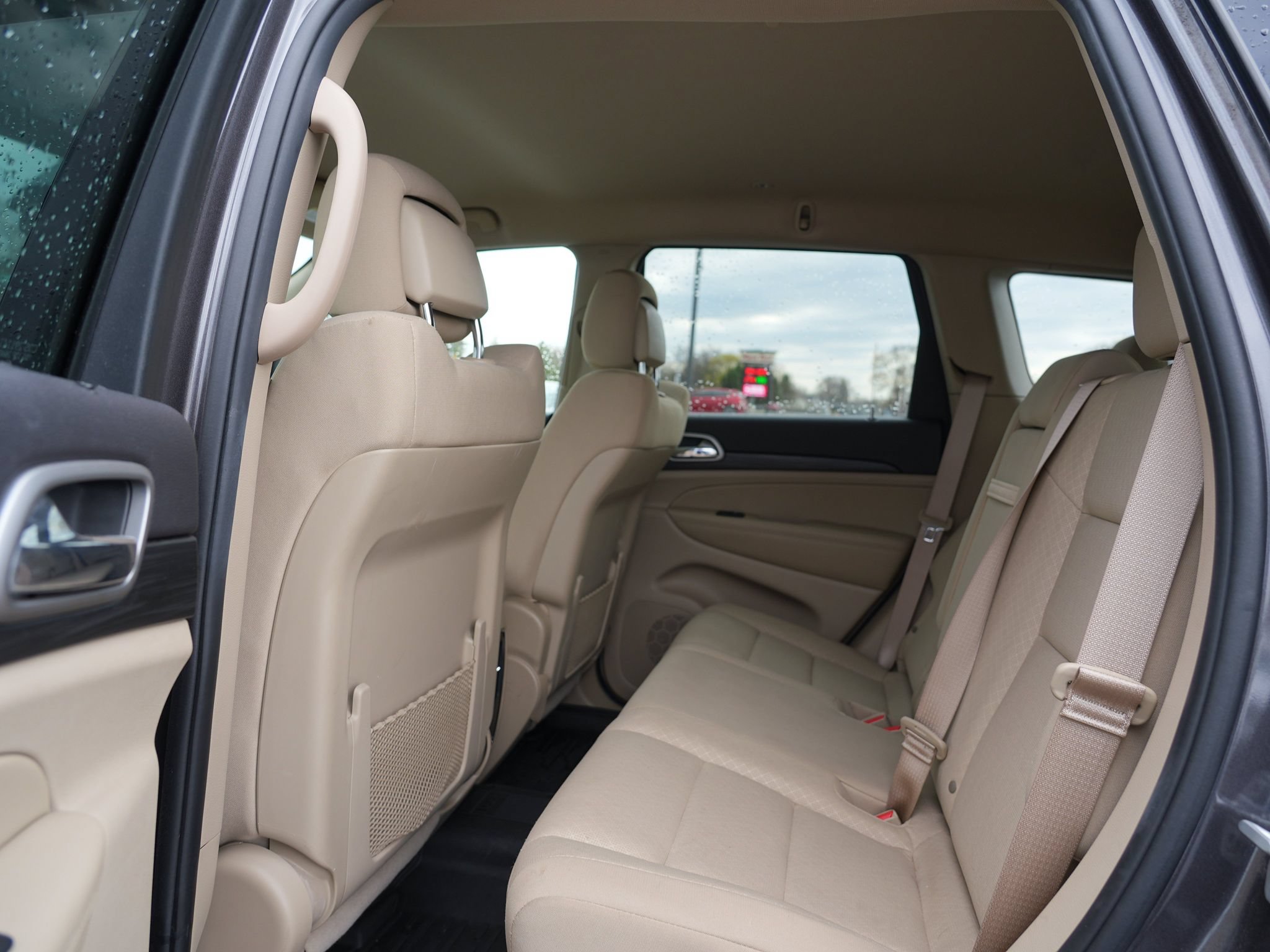 Used 2019 Jeep Grand Cherokee Laredo AWD/4WD image 19