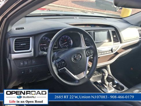 Used 2019 Toyota Highlander Limited AWD/4WD image 16