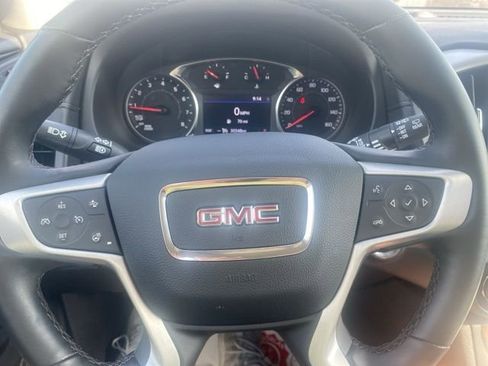Used 2024 GMC Terrain SLT image 21