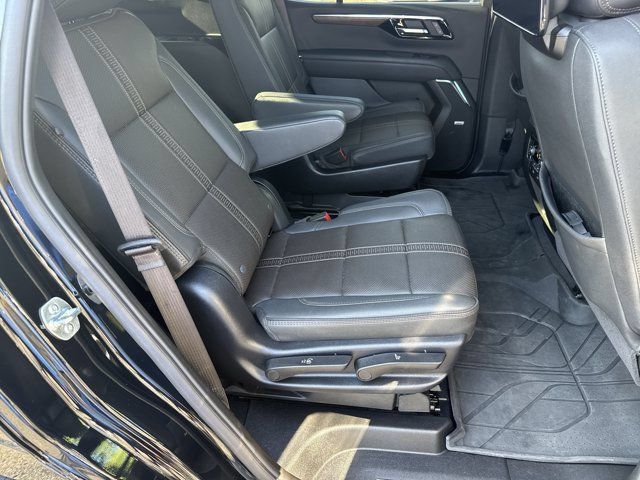 Used 2025 Chevrolet Tahoe High Country AWD/4WD image 17