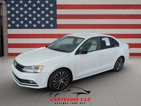 Used 2016 Volkswagen Jetta Sport FWD image 2