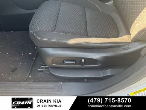 Used 2019 GMC Acadia SLE FWD image 13