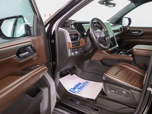 Used 2025 GMC Yukon Denali Ultimate AWD/4WD image 4
