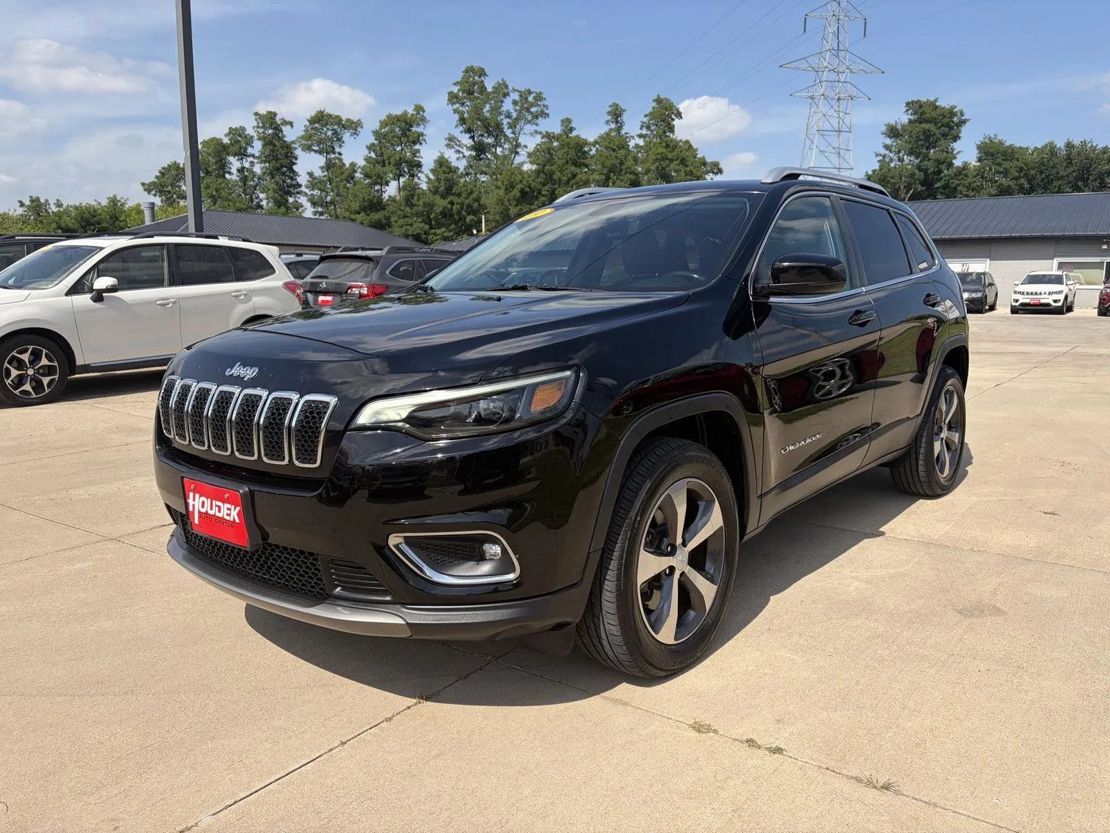 Used 2019 Jeep Cherokee Limited AWD/4WD image 3
