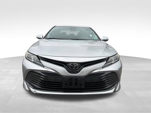 Used 2019 Toyota Camry LE FWD image 9