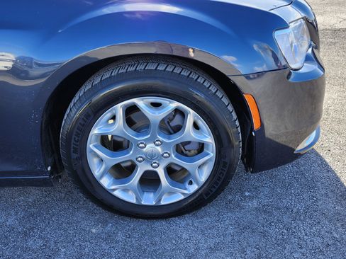 Used 2016 Chrysler 300 C Platinum image 39