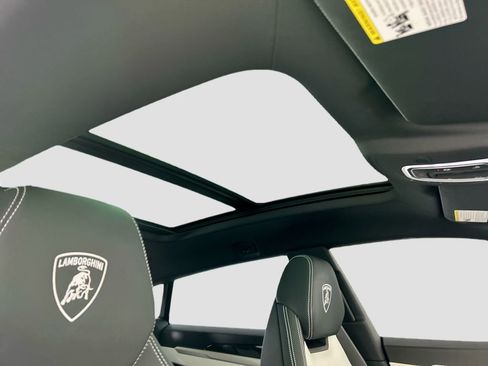 Used 2020 Lamborghini Urus AWD/4WD image 17