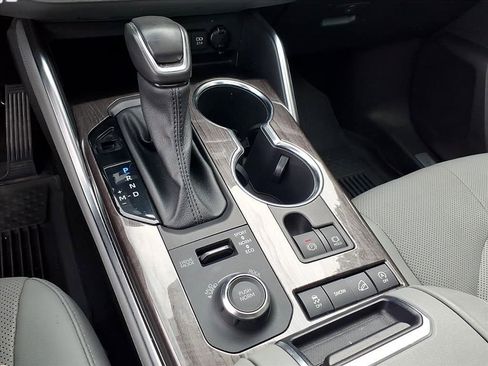 Used 2021 Toyota Highlander Limited image 12