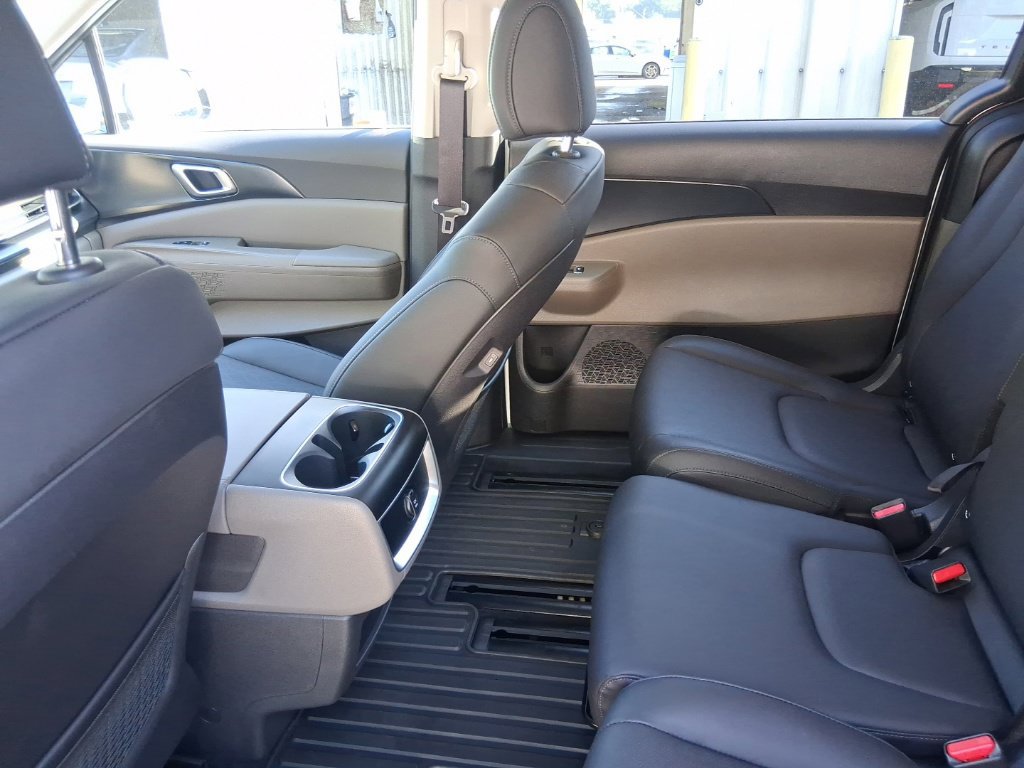 Certified 2026 Kia Carnival FWD image 17