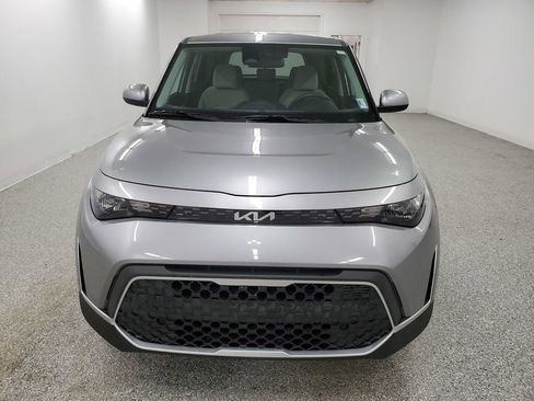 Used 2025 Kia Soul LX image 2