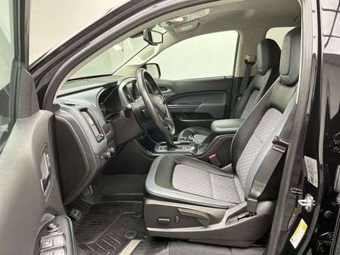 Certified 2022 Chevrolet Colorado Z71 w/ Z71 Midnight Edition AWD/4WD image 3