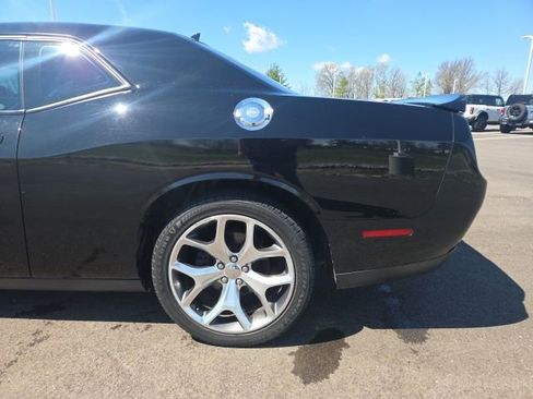 Used 2016 Dodge Challenger SXT Plus image 9