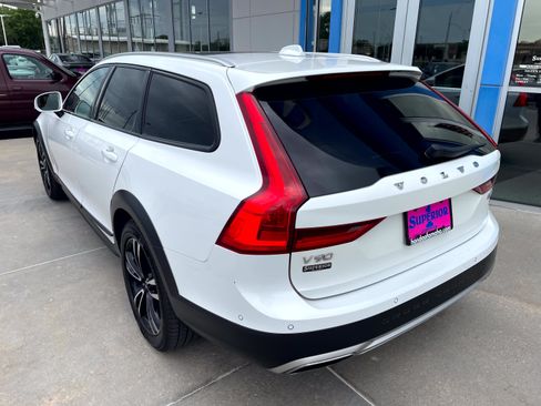 Used 2018 Volvo V90 T5 Cross Country w/ Convenience Package AWD/4WD image 2