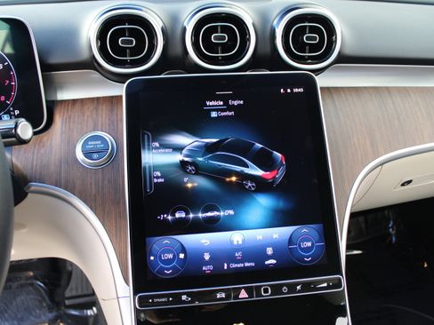 Used 2025 Mercedes-Benz C 300 Sedan image 19