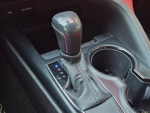 Used 2020 Toyota Camry SE w/ Carpet Mat Package FWD image 11