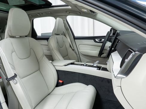 New 2026 Volvo XC60 B5 Ultra w/ Climate Package image 22